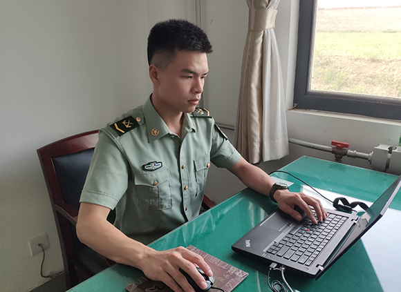 从军营到爱体育·体育(中国)官方网站:永不褪色的忠诚与担当